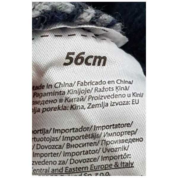 Caciula tricotata cu ciucure pentru baieti