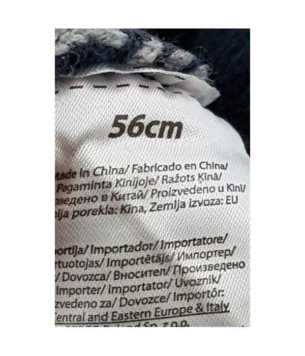 Caciula tricotata cu ciucure pentru baieti