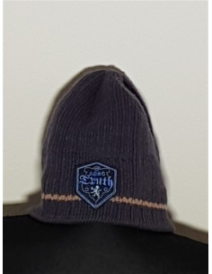 Fes tricotat pentru baieti model cu emblema