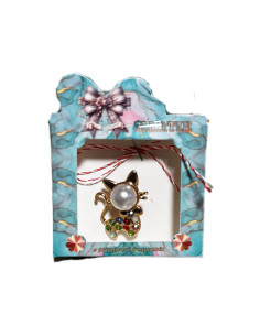 Martisor tip brosa pisicuta cu margeluta