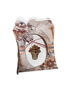 Martisor tip brosa model vaza cu flori colorate
