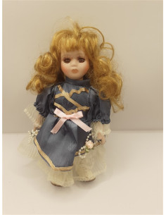 Papusica de portelan cu rochita albastra 20 cm