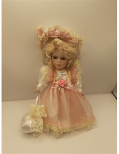 Papusica de portelan cu rochita roz 20 cm