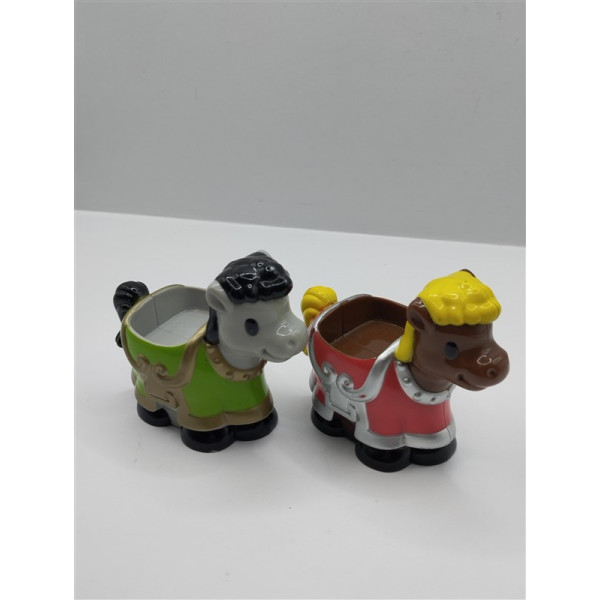 Set doua figurine din plastic caluti