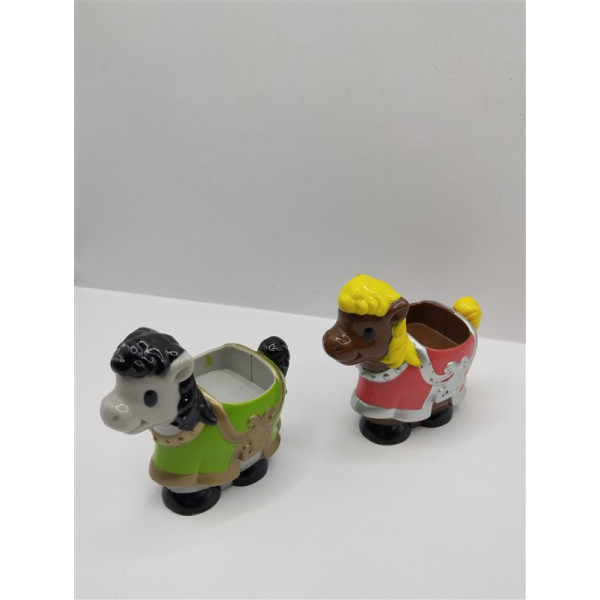 Set doua figurine din plastic caluti