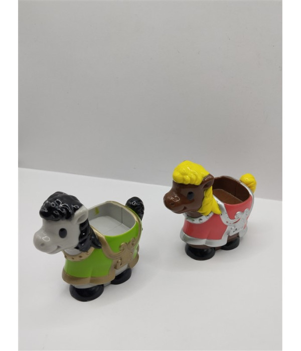 Set doua figurine din plastic caluti Set doua figurine din plastic caluti