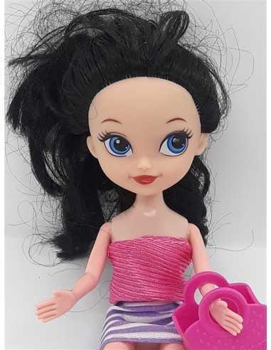 Papusica cu parul negru si gentuta roz 22 cm