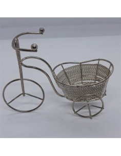 Ornament tricicleta din sarma metalica argintie
