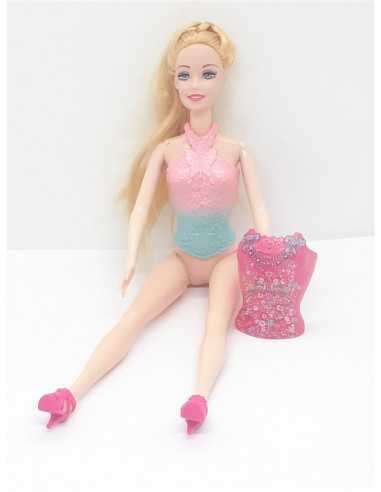 Papusa cu parul blond si corset detasabil