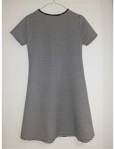 Rochie de vara cu maneca scurta si decolteu rotund la gat