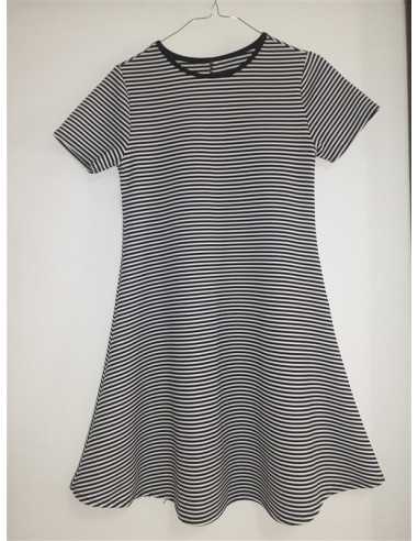 Rochie de vara cu maneca scurta si decolteu rotund la gat