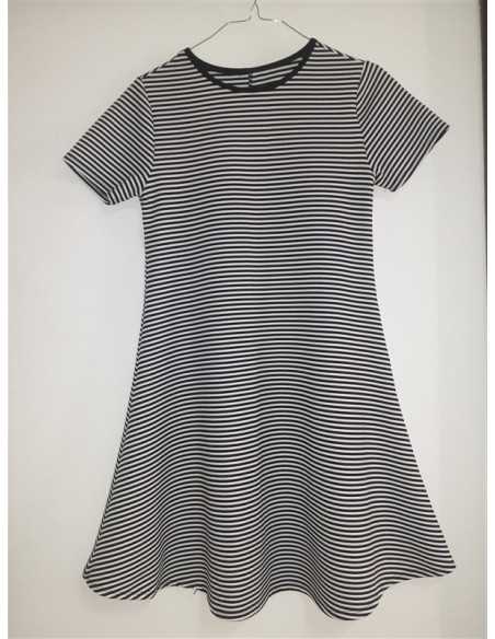 Rochie de vara cu maneca scurta si decolteu rotund la gat