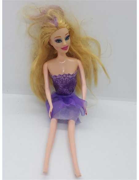 Papusa cu parul blond si rochita sclipitoare