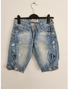 Pantaloni scurti de blugi model rupt si decolorat