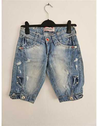 Pantaloni scurti de blugi model rupt si decolorat